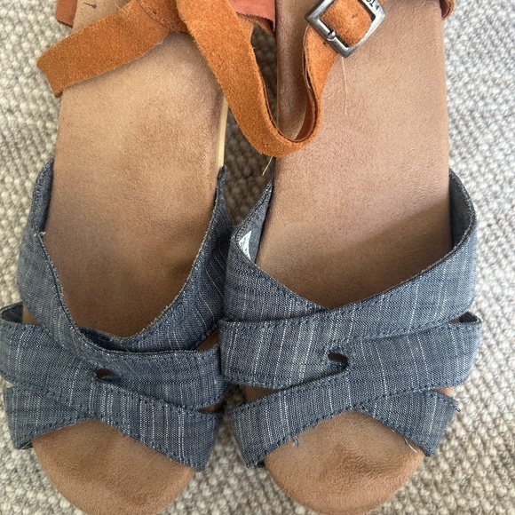 Toms Clog Sandals - Picture 6 of 8